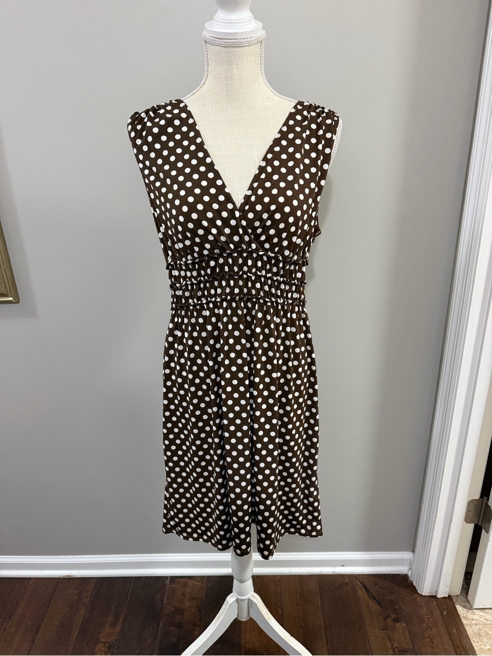 NWT Sophie Max Brown and White Polka Dot V-Neck Midi Dress. Size L